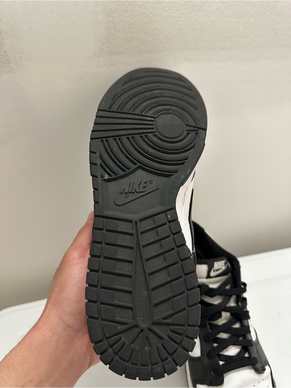 Nike Black White Low-Top Athletic Sneakers - Picture 4 of 4